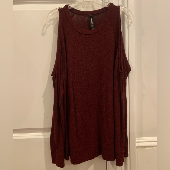 Maroon long sleeve with shoulders cut off - Picture 2 of 4